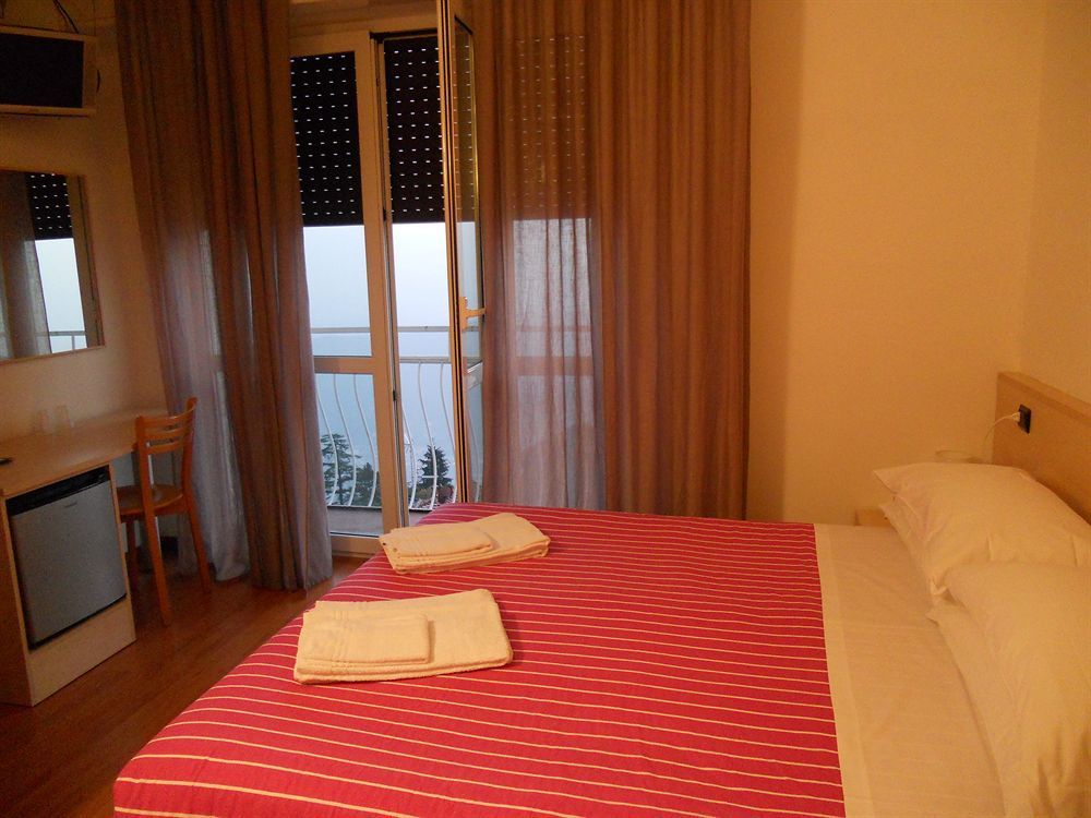 Hotel Vista Lago Brunate Exterior photo