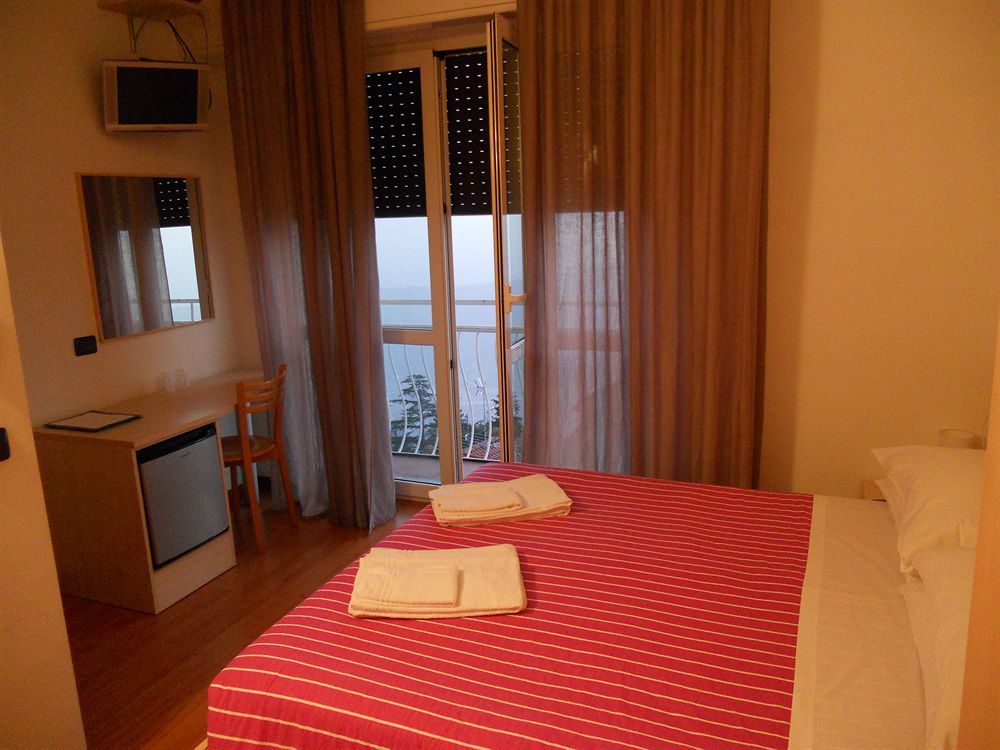 Hotel Vista Lago Brunate Exterior photo